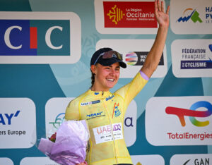 Paula Blasi celebrates overall victory at the Tour Féminin des Pyrénées.